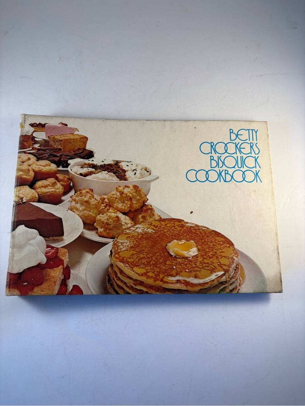 Vintage 1973 2nd Printing BETTY CROCKER’S BISQUICK COOKBOOK 3-Ring HardcoverBook